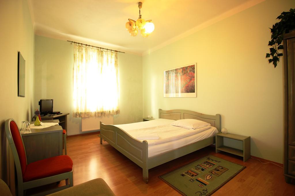 Pension Berg Prague Chambre photo