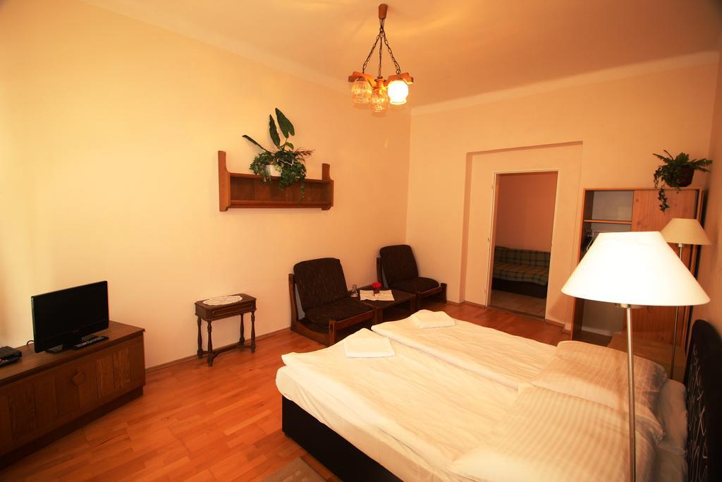 Pension Berg Prague Chambre photo